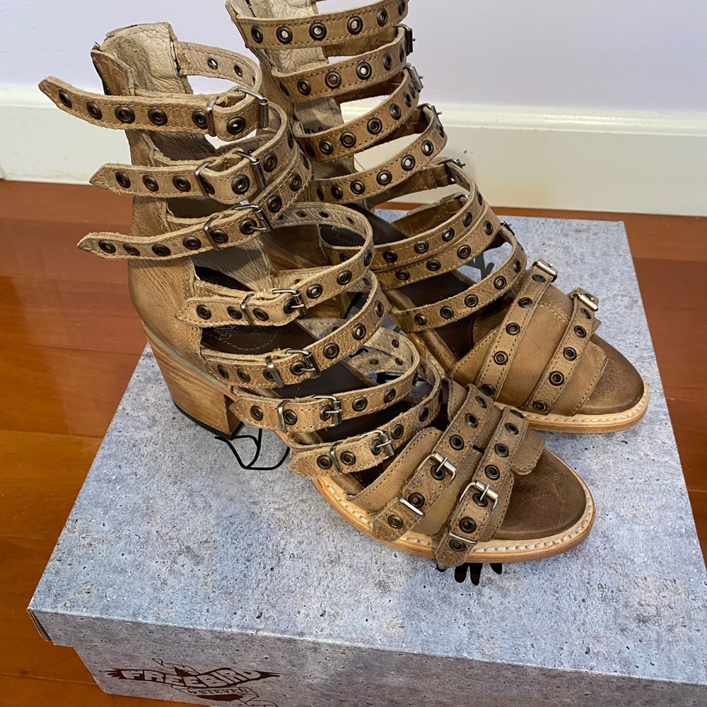 Freebird Strappy sandal size 9